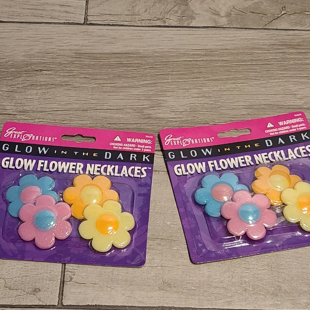 🍋🟩 Glow in the dark flower necklace set🎀